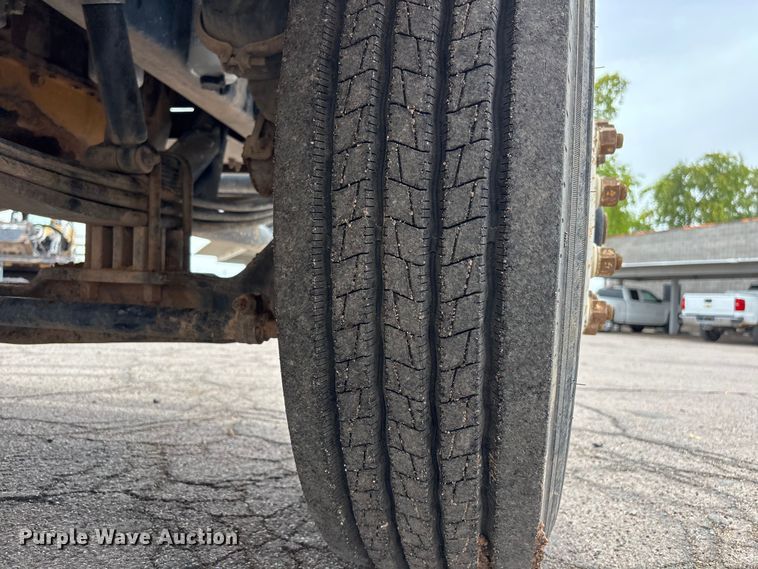 image for item EL2609 2007 Peterbilt 335 water truck