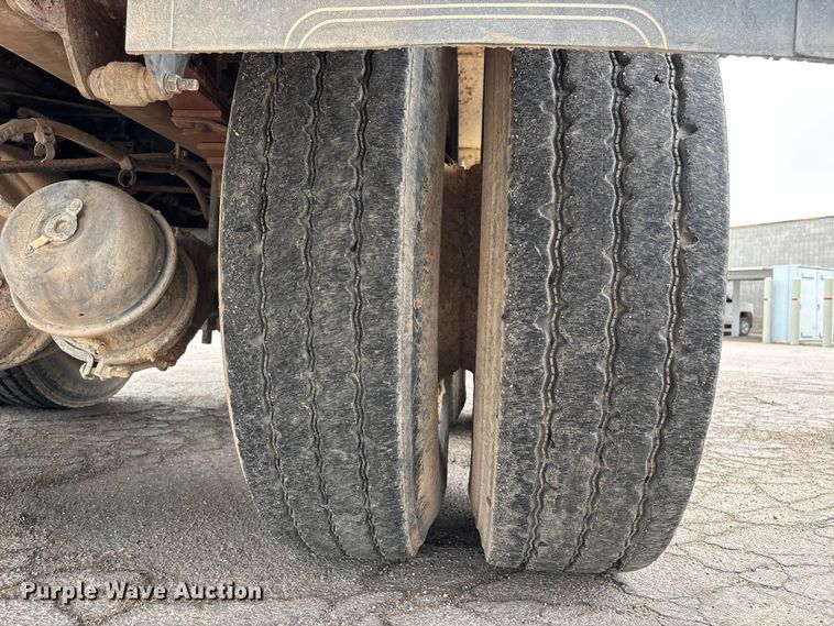image for item EL2609 2007 Peterbilt 335 water truck