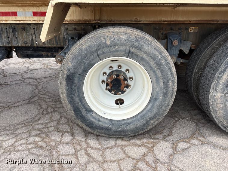 image for item EL2609 2007 Peterbilt 335 water truck