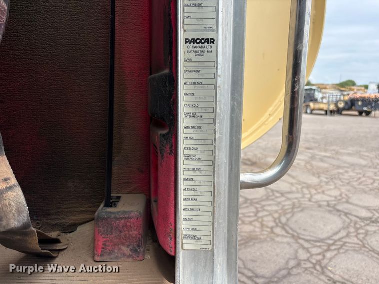 image for item EL2609 2007 Peterbilt 335 water truck
