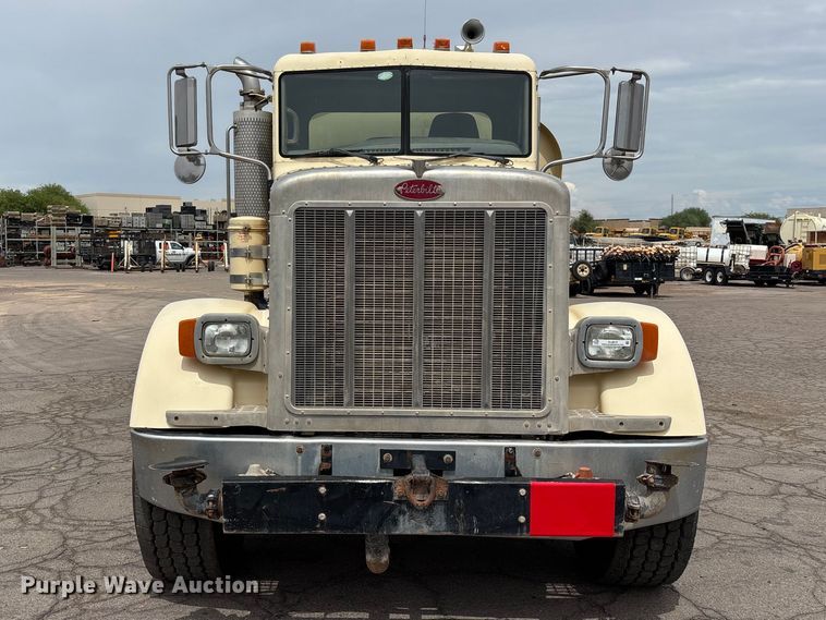 image for item EL2610 2007 Peterbilt 357 water truck