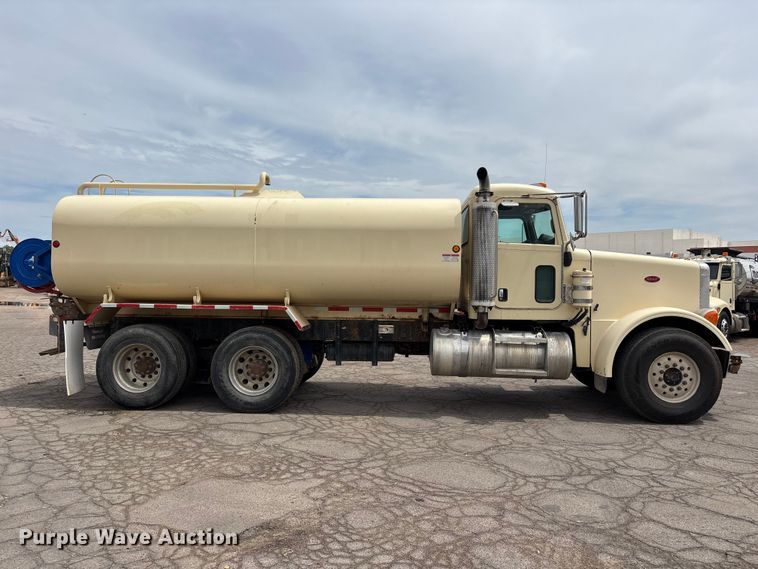 image for item EL2610 2007 Peterbilt 357 water truck
