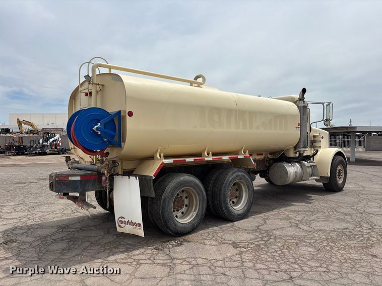image for item EL2610 2007 Peterbilt 357 water truck