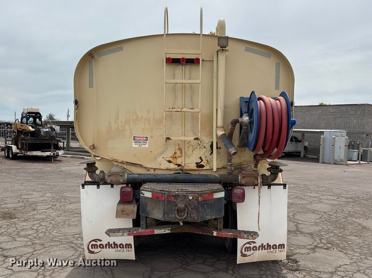 image for item EL2610 2007 Peterbilt 357 water truck