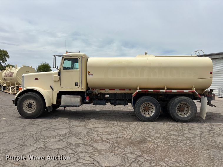 image for item EL2610 2007 Peterbilt 357 water truck