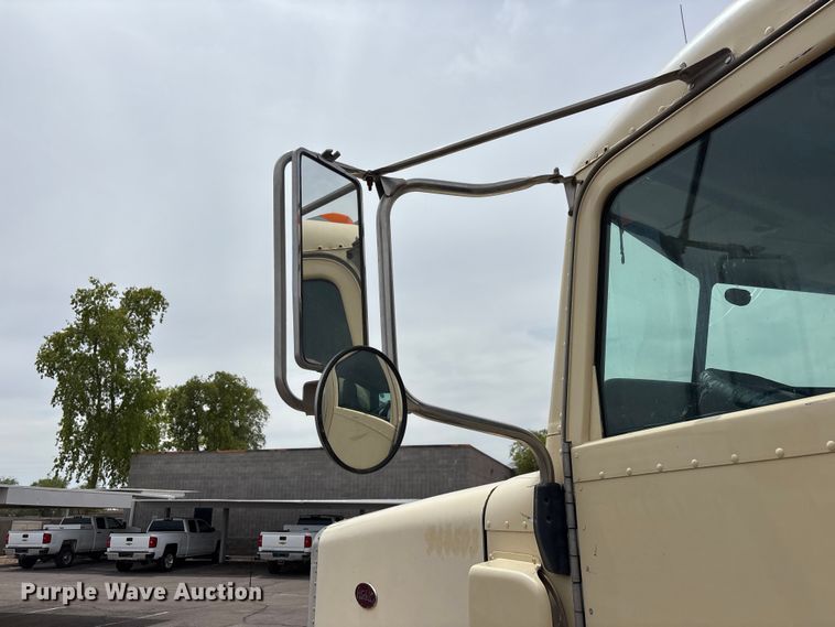 image for item EL2610 2007 Peterbilt 357 water truck