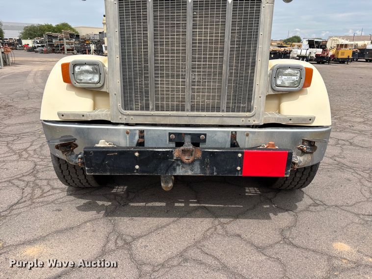 image for item EL2610 2007 Peterbilt 357 water truck
