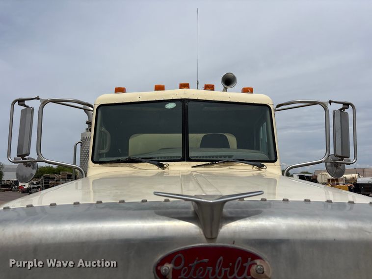 image for item EL2610 2007 Peterbilt 357 water truck