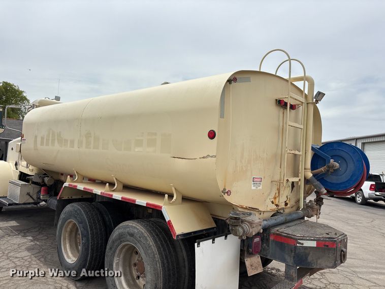 image for item EL2610 2007 Peterbilt 357 water truck