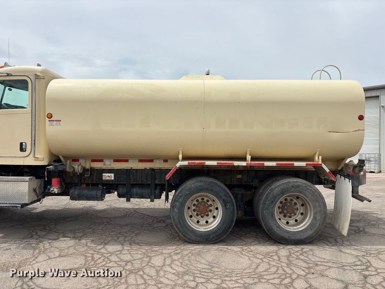 image for item EL2610 2007 Peterbilt 357 water truck