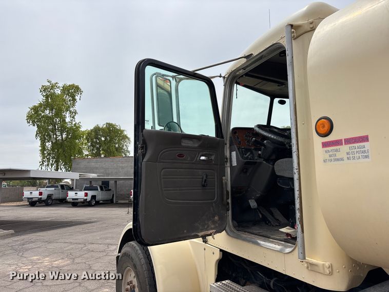 image for item EL2610 2007 Peterbilt 357 water truck