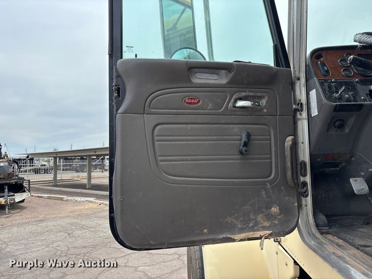 image for item EL2610 2007 Peterbilt 357 water truck