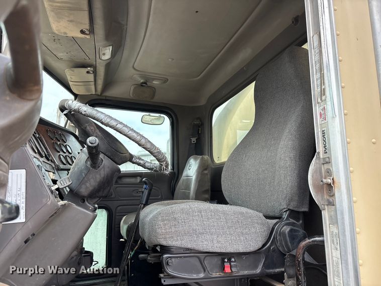 image for item EL2610 2007 Peterbilt 357 water truck