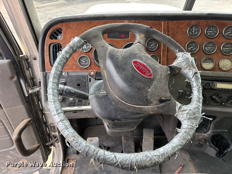 image for item EL2610 2007 Peterbilt 357 water truck