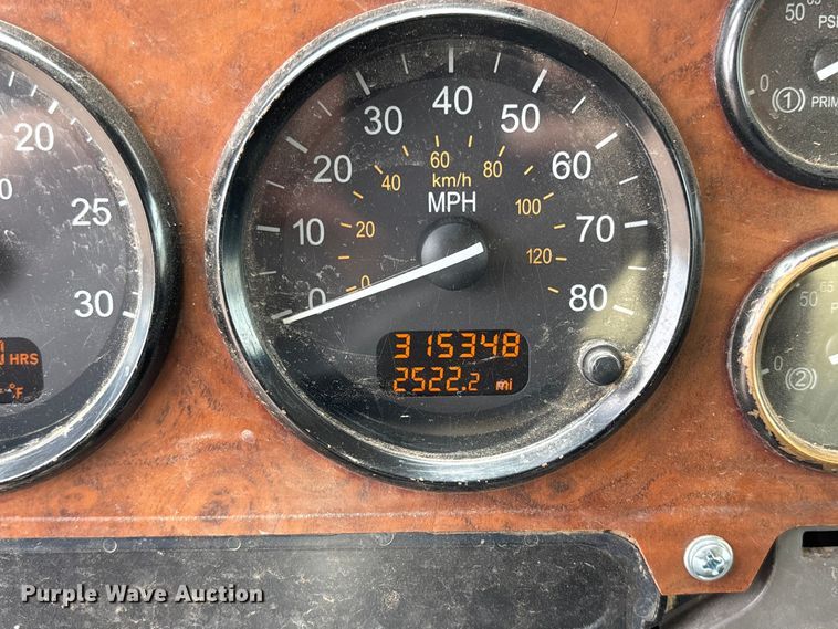 image for item EL2610 2007 Peterbilt 357 water truck