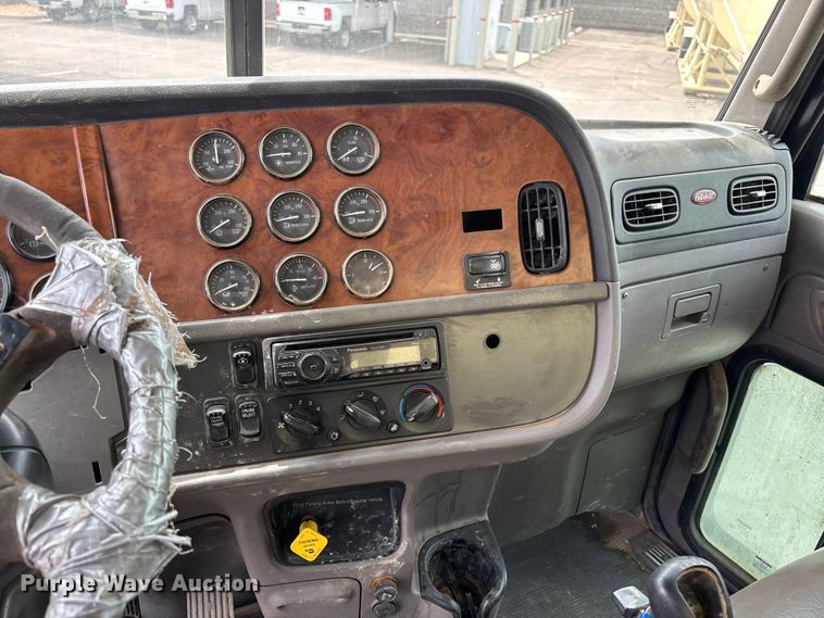 image for item EL2610 2007 Peterbilt 357 water truck