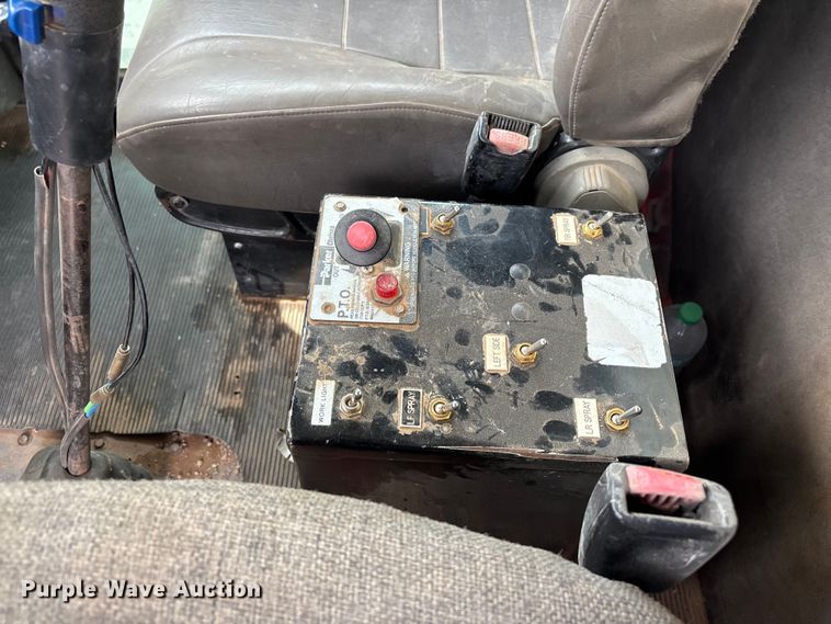 image for item EL2610 2007 Peterbilt 357 water truck