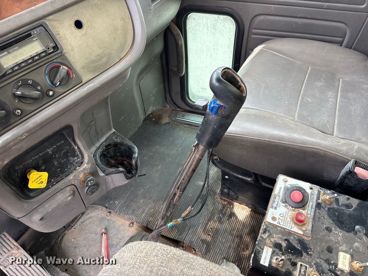 image for item EL2610 2007 Peterbilt 357 water truck