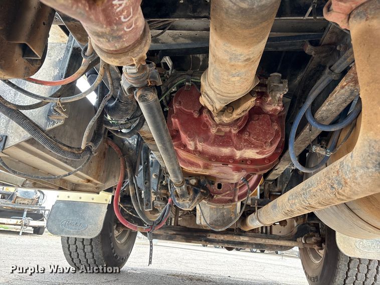 image for item EL2610 2007 Peterbilt 357 water truck