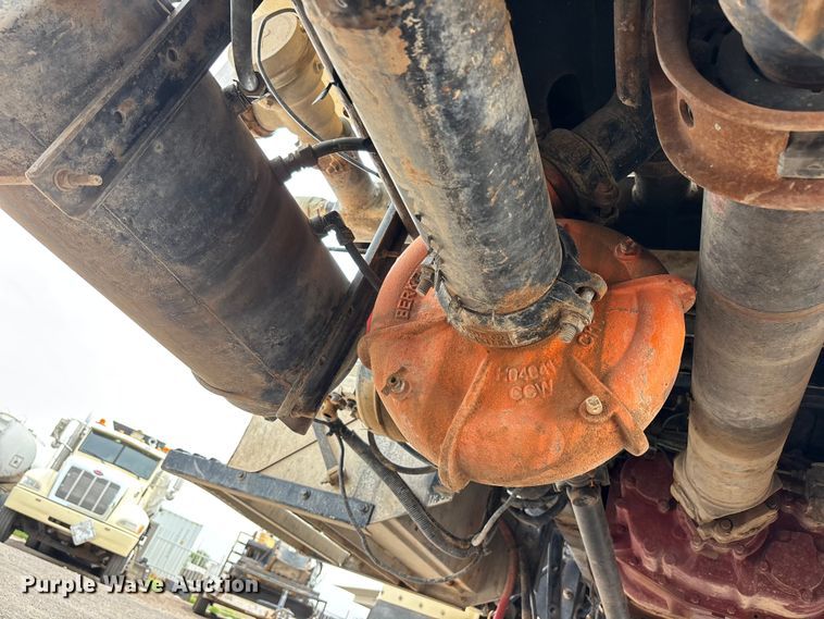 image for item EL2610 2007 Peterbilt 357 water truck