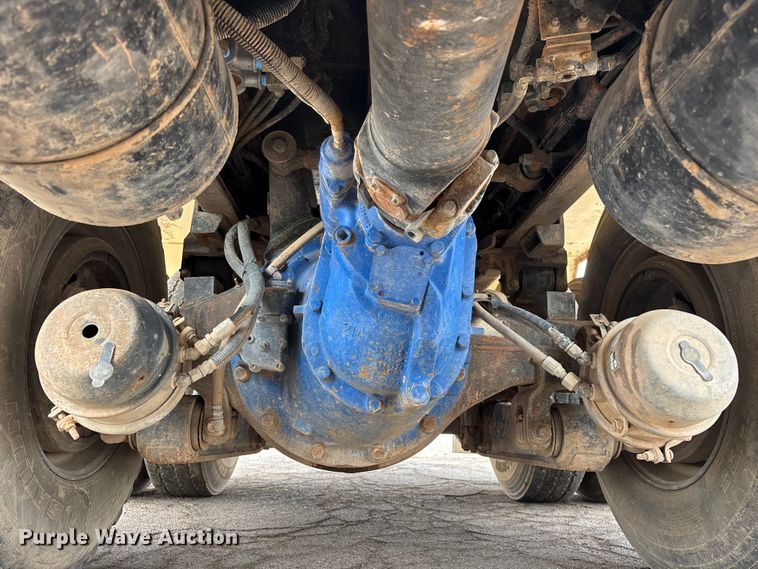 image for item EL2610 2007 Peterbilt 357 water truck