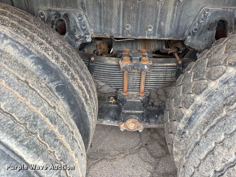 image for item EL2610 2007 Peterbilt 357 water truck