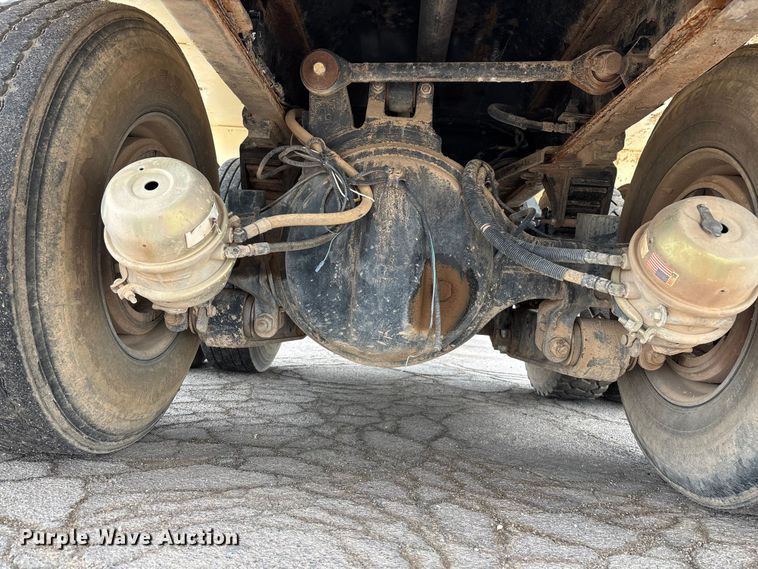 image for item EL2610 2007 Peterbilt 357 water truck
