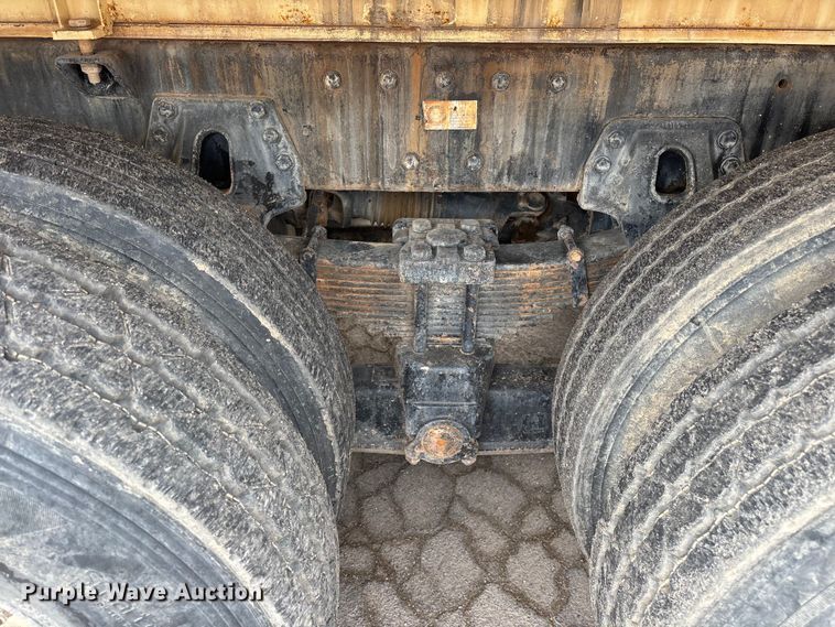 image for item EL2610 2007 Peterbilt 357 water truck