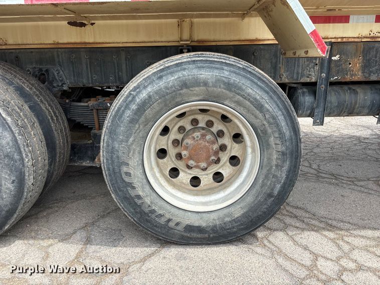 image for item EL2610 2007 Peterbilt 357 water truck