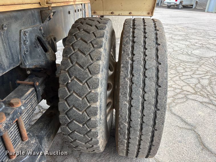 image for item EL2610 2007 Peterbilt 357 water truck