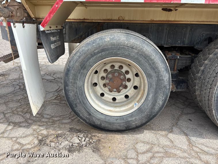 image for item EL2610 2007 Peterbilt 357 water truck