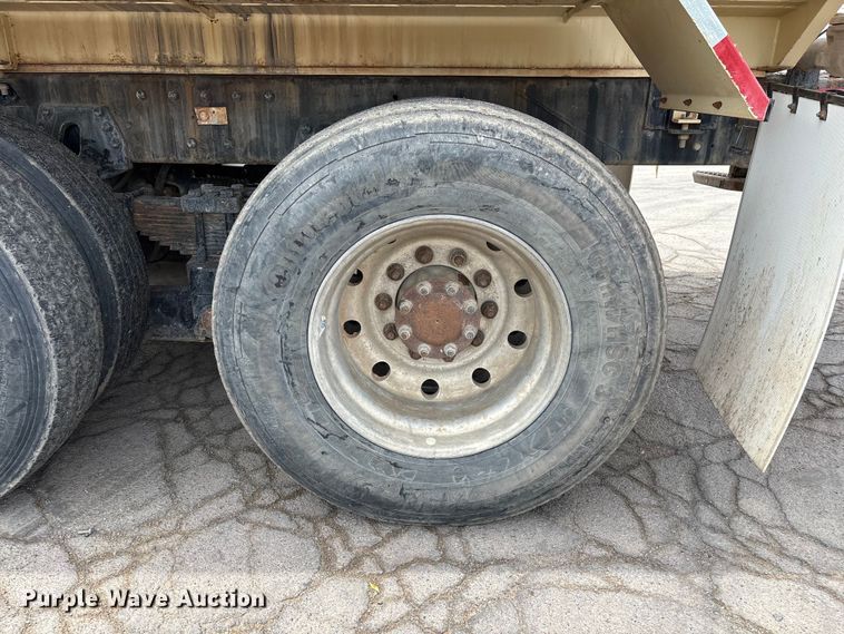 image for item EL2610 2007 Peterbilt 357 water truck
