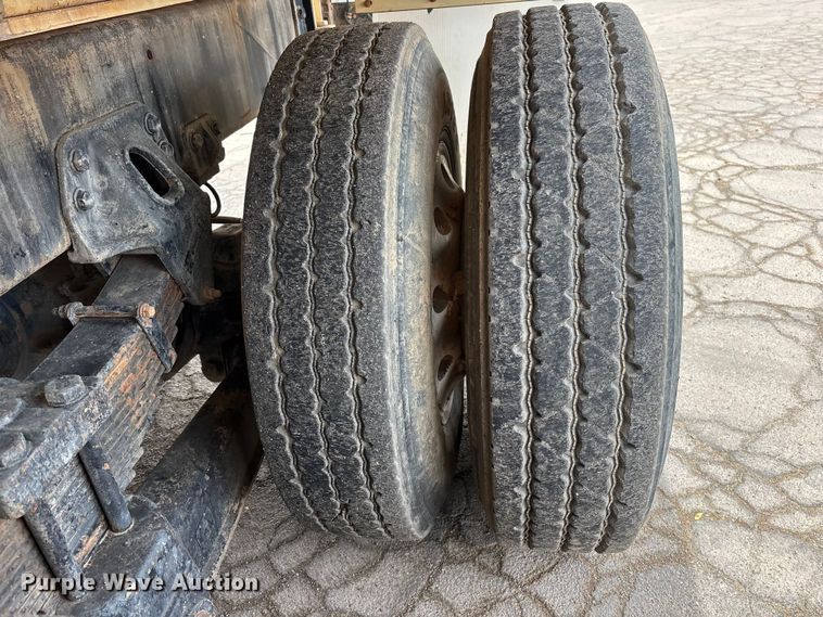 image for item EL2610 2007 Peterbilt 357 water truck