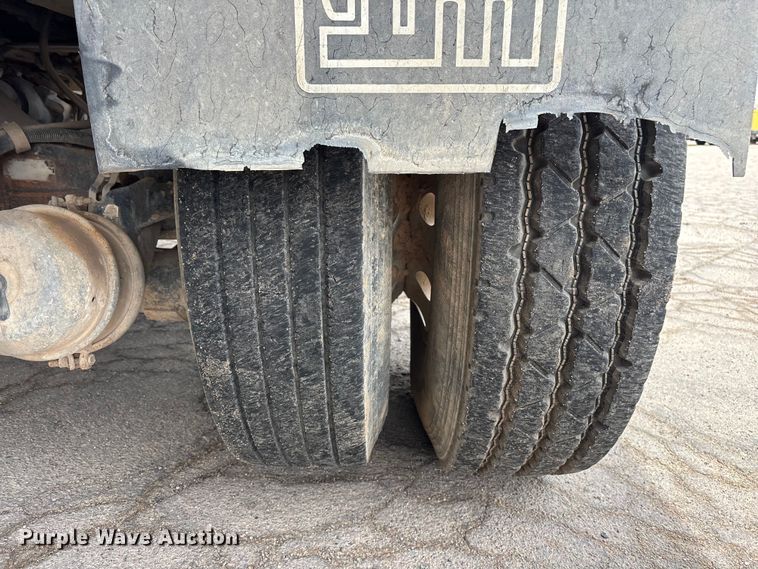 image for item EL2610 2007 Peterbilt 357 water truck
