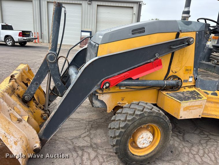 image for item EL2612 2016 John Deere 210LEP landscape tractor