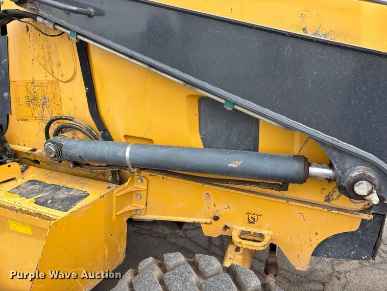 image for item EL2612 2016 John Deere 210LEP landscape tractor