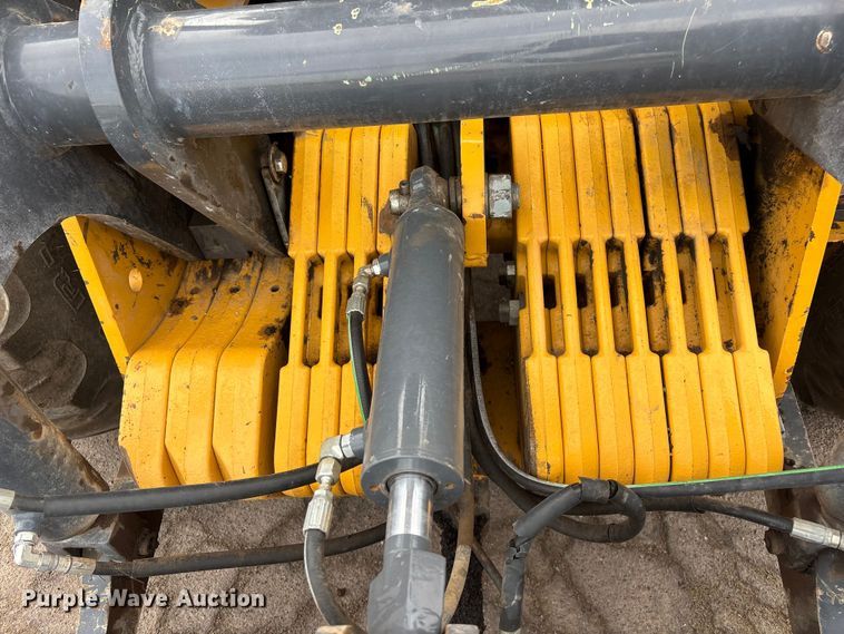 image for item EL2612 2016 John Deere 210LEP landscape tractor