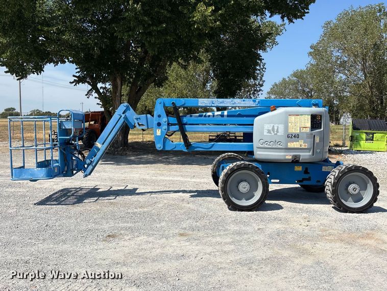 image for item EO4499 2011 Genie Z-45/25J boom lift