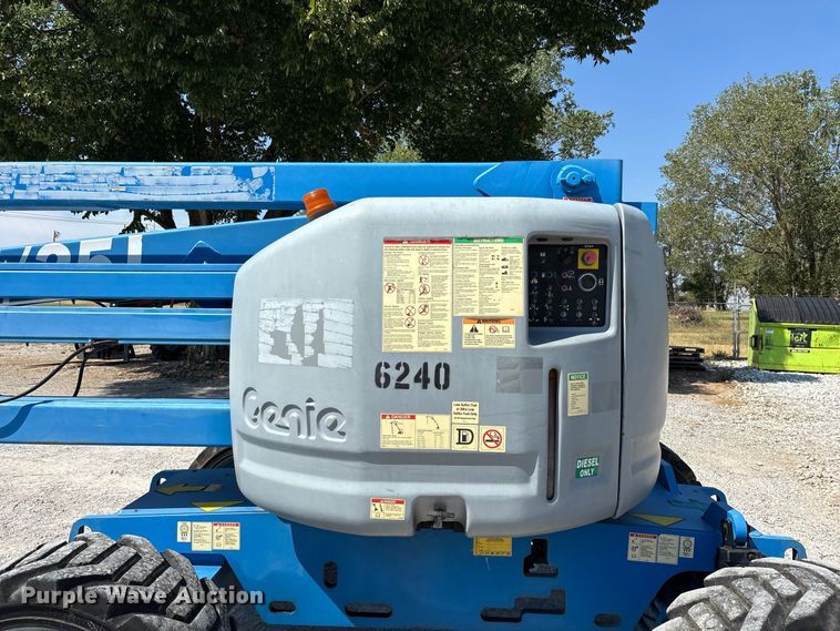 image for item EO4499 2011 Genie Z-45/25J boom lift