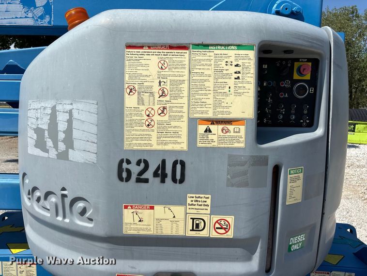 image for item EO4499 2011 Genie Z-45/25J boom lift