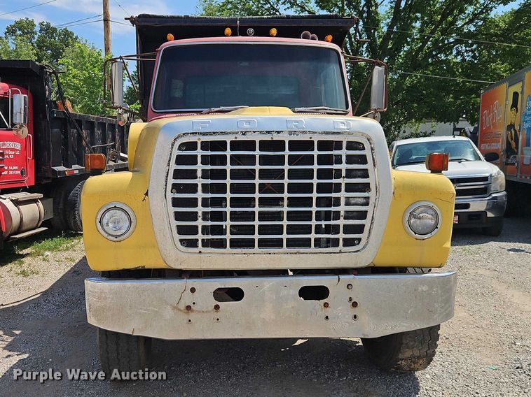 image for item EO7357 1974 Ford L9000 dump truck