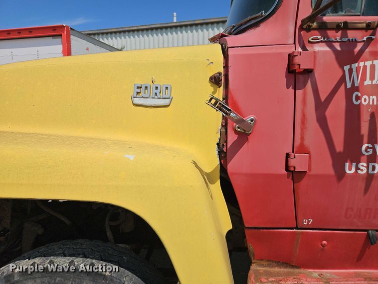 image for item EO7357 1974 Ford L9000 dump truck