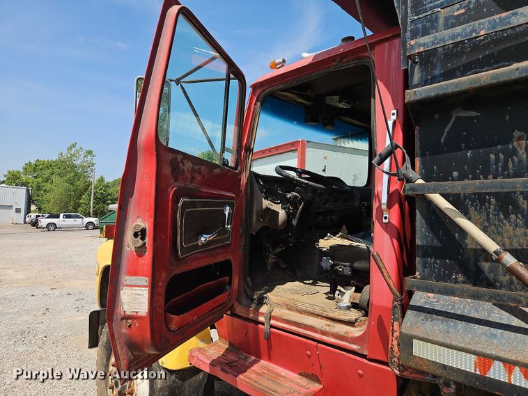 image for item EO7357 1974 Ford L9000 dump truck