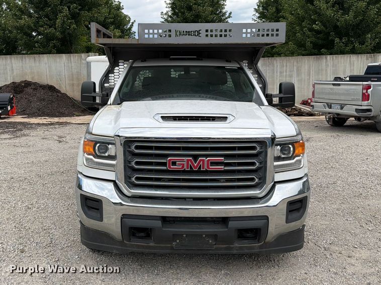image for item EO8726 2017 GMC Sierra 3500HD flatbed pickup truck