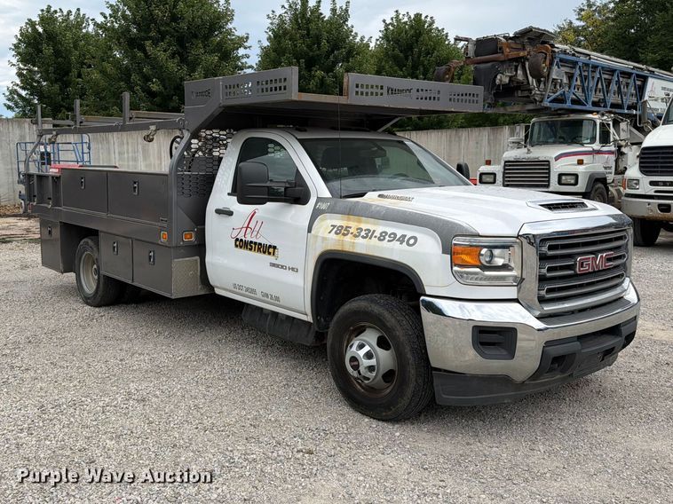 image for item EO8726 2017 GMC Sierra 3500HD flatbed pickup truck