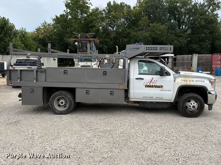 image for item EO8726 2017 GMC Sierra 3500HD flatbed pickup truck