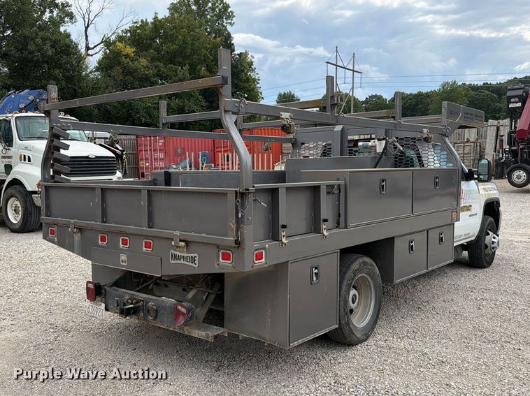 image for item EO8726 2017 GMC Sierra 3500HD flatbed pickup truck