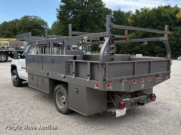 image for item EO8726 2017 GMC Sierra 3500HD flatbed pickup truck