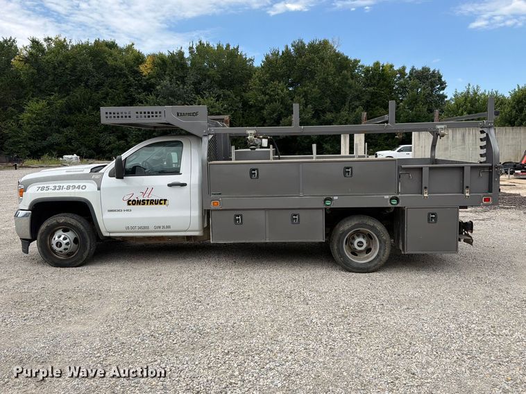 image for item EO8726 2017 GMC Sierra 3500HD flatbed pickup truck