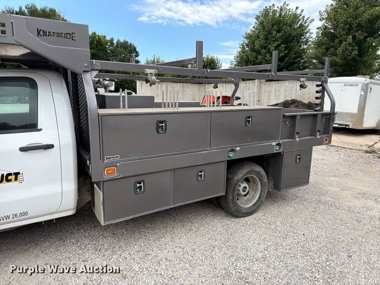 image for item EO8726 2017 GMC Sierra 3500HD flatbed pickup truck